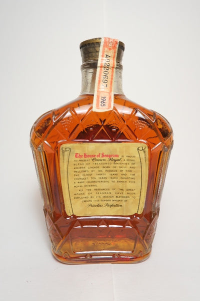 1965 Crown Royal Fine Deluxe Blended Whisky canadien pochette et mini – Rue  Pinard