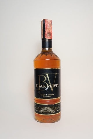 Black Velvet Blended Canadian Whisky - Distilled 1973 (40%, 75cl)